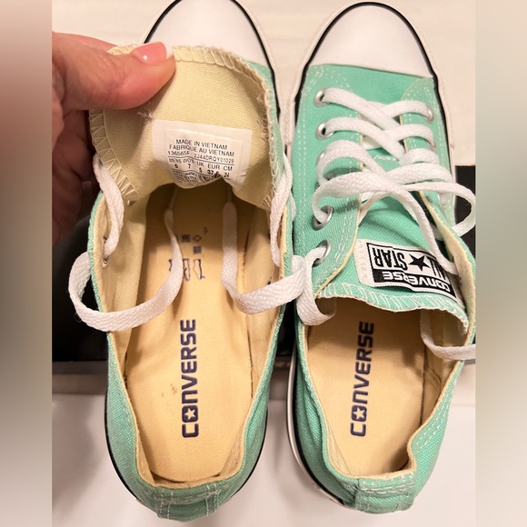 Converse Sneakers (Unisex) Mens (5) Womens (7) - Picture 4 of 13